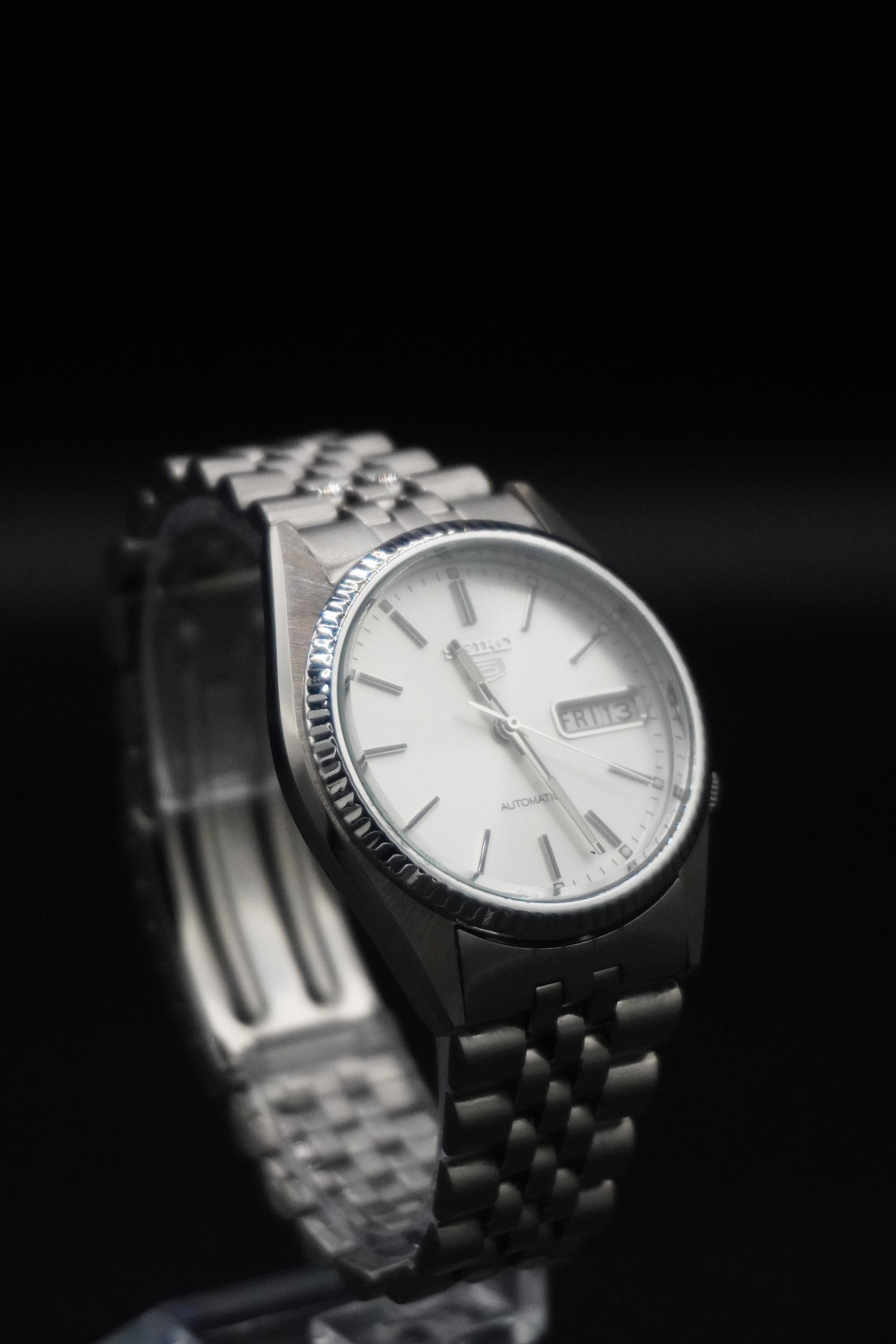 Vintage Seiko 5 Sports Silver Day Date
