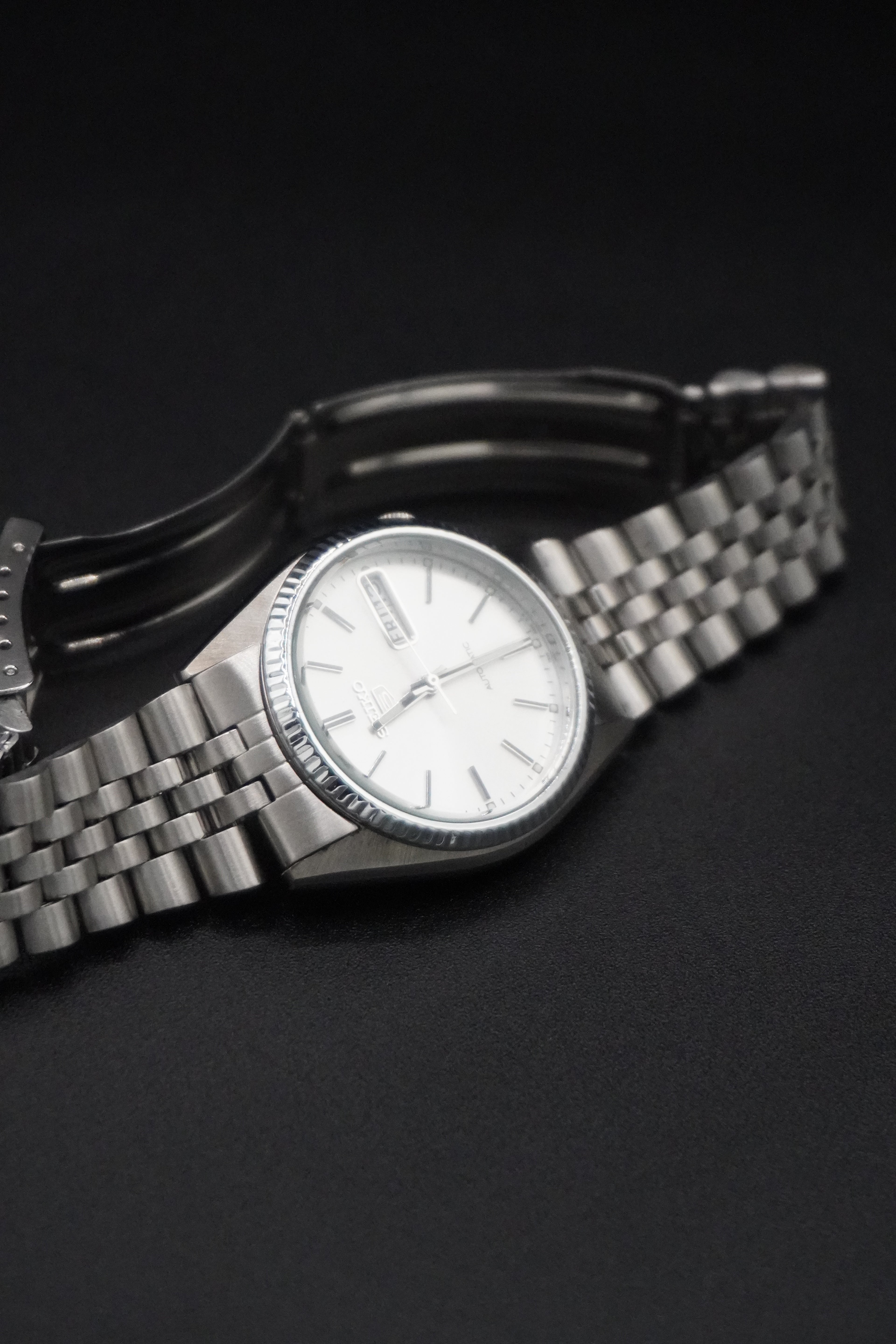 Vintage Seiko 5 Sports Silver Day Date