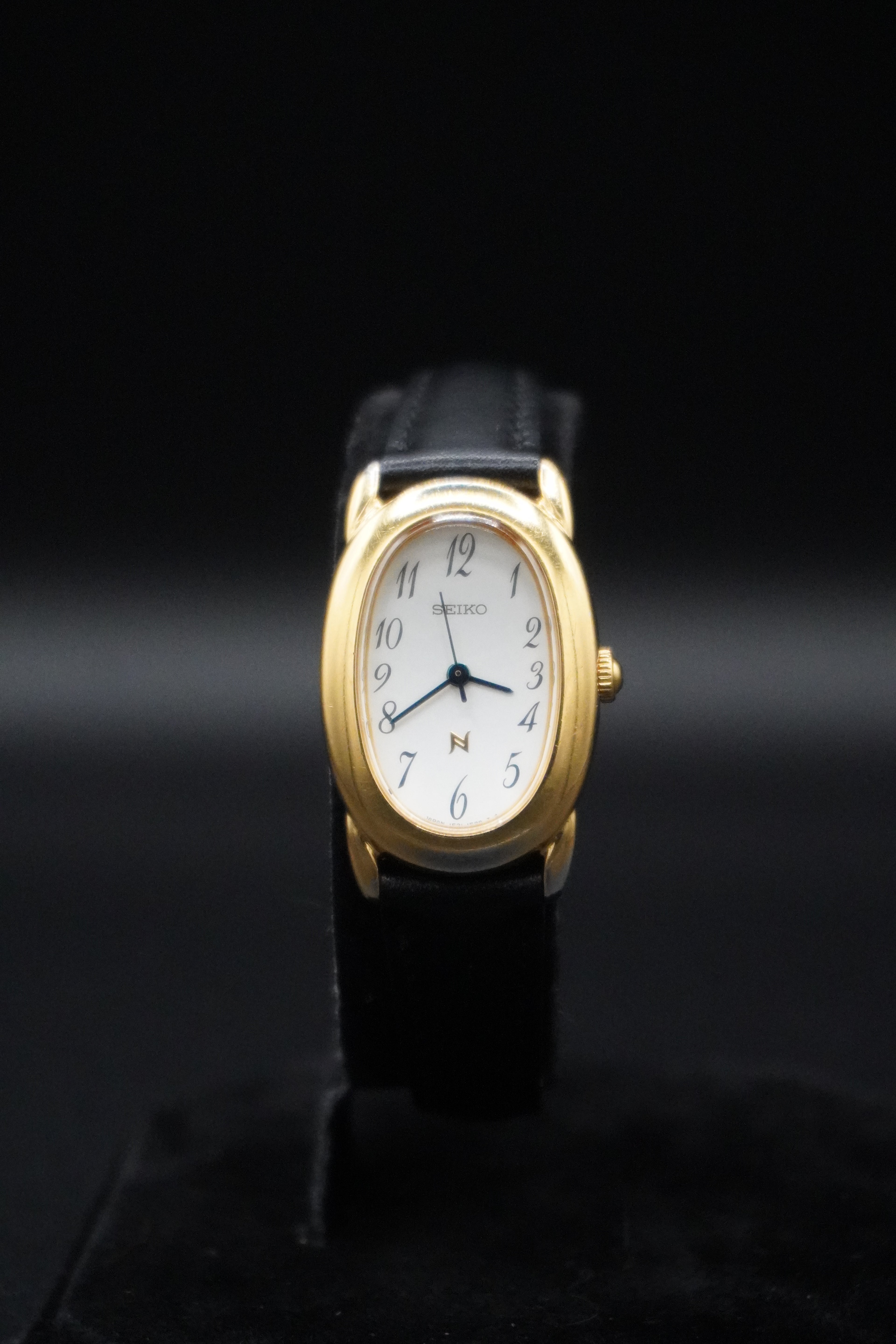 Vintage 90s Seiko "Baignoire"