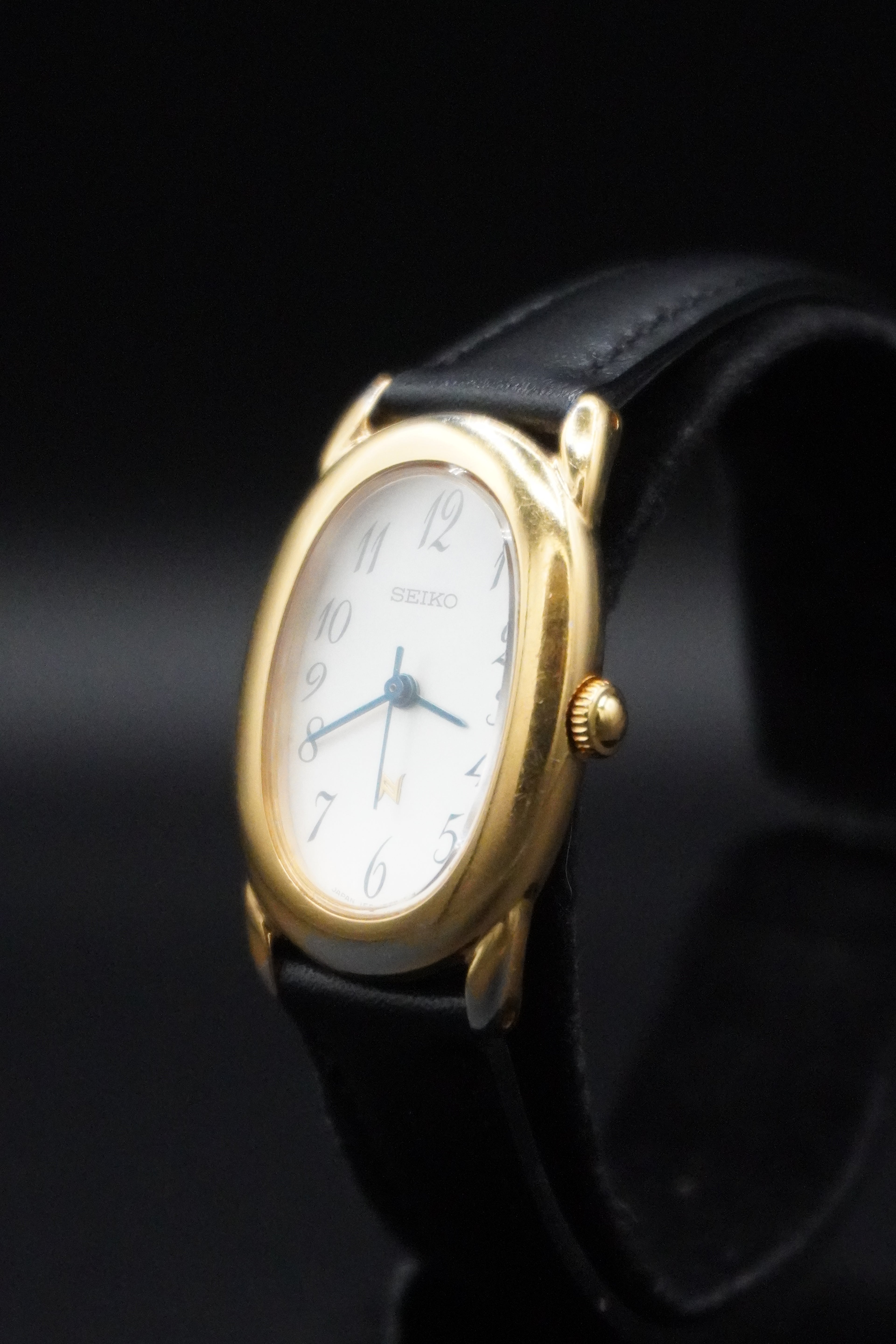 Vintage 90s Seiko "Baignoire"