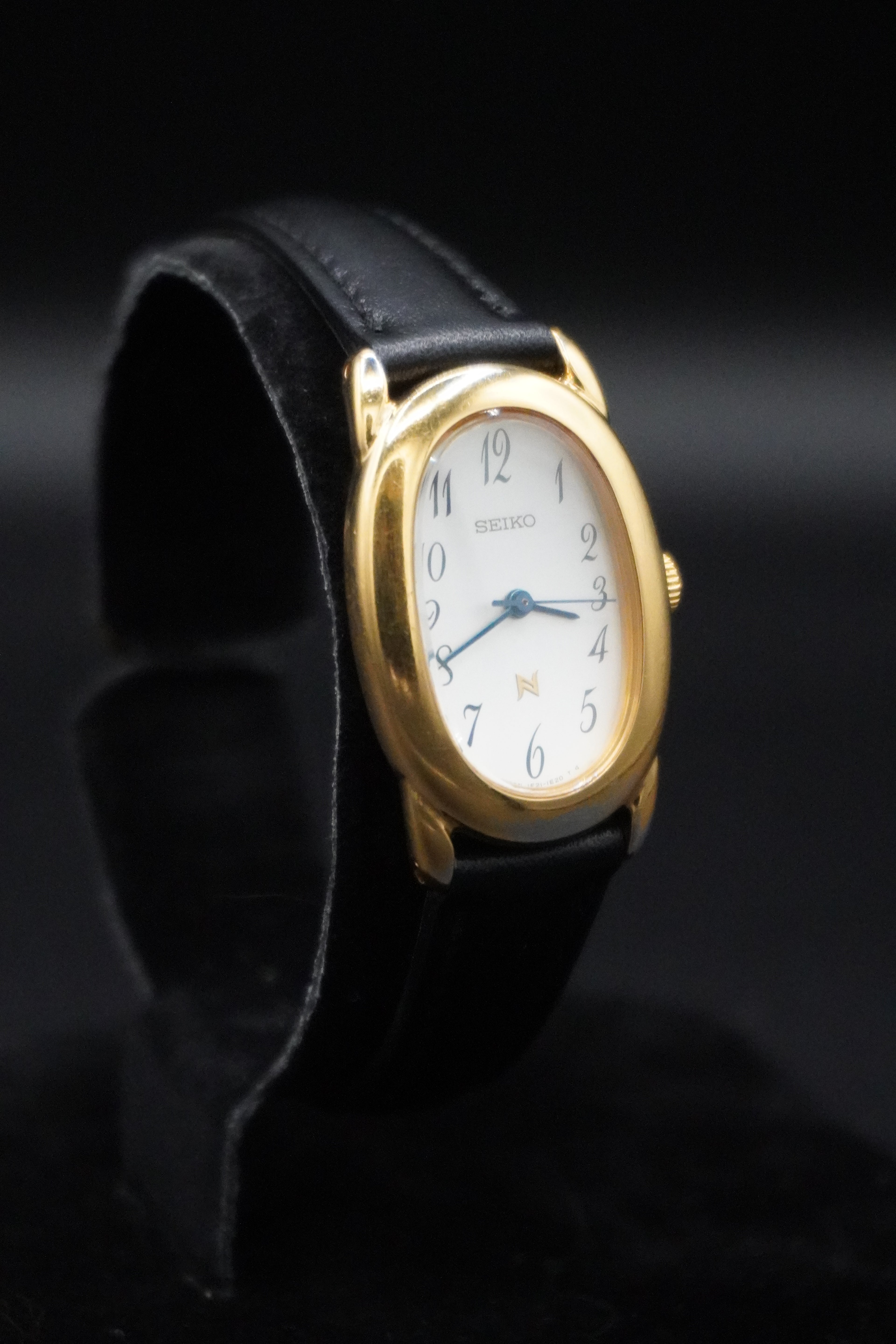 Vintage 90s Seiko "Baignoire"